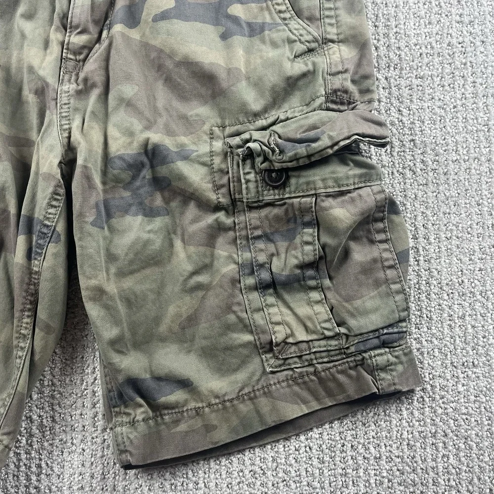 American Eagle Outfitters Classic Length Camo Cargo Shorts Men's 30 (Fit 32)